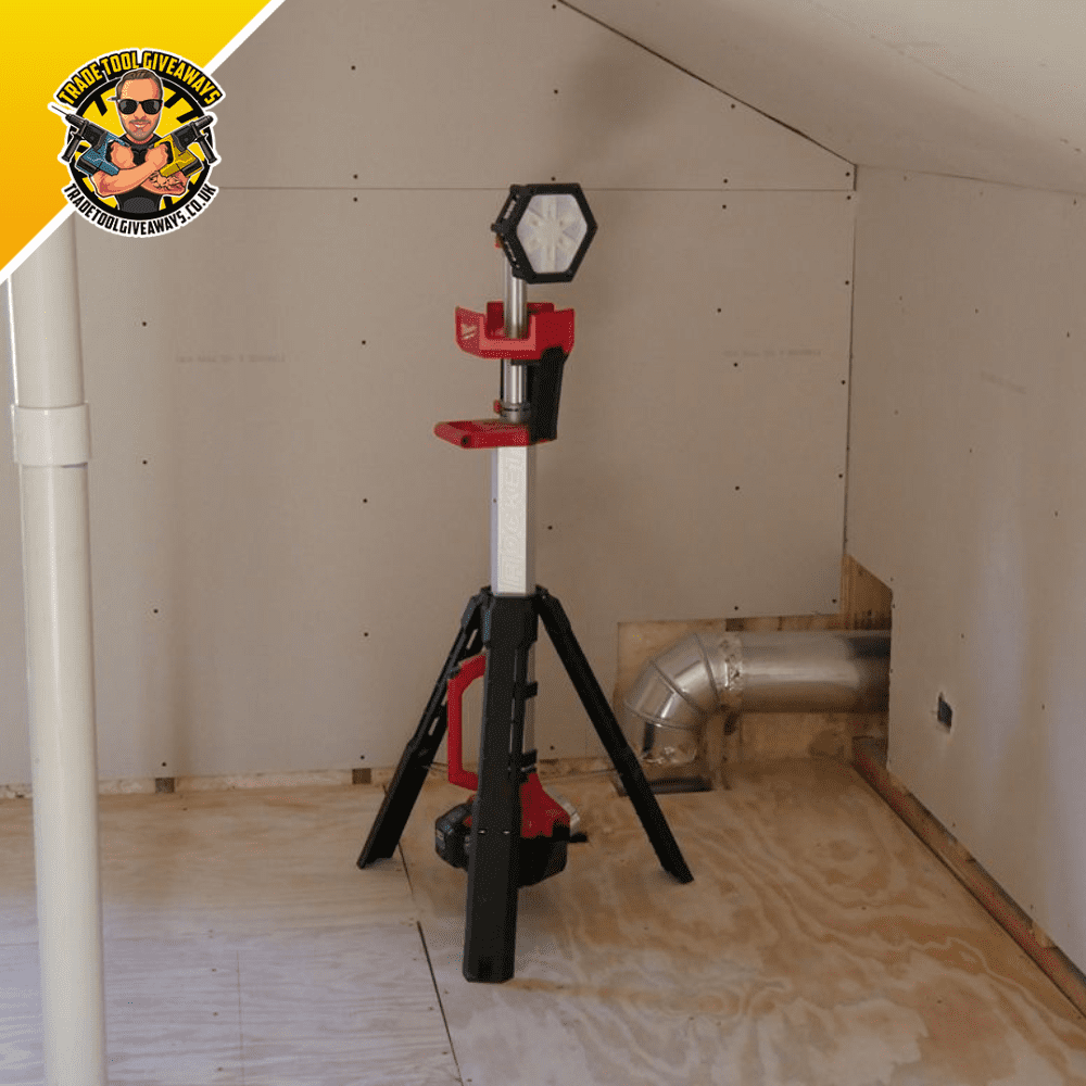 Milwaukee m18 hotsell tripod light