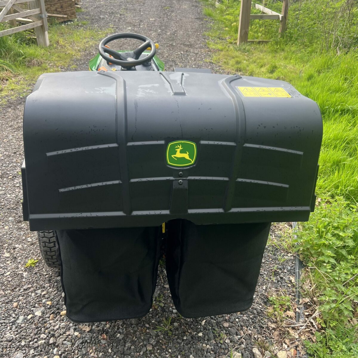 New John Deere X107 Lawn Tractor + Collector - Image 9