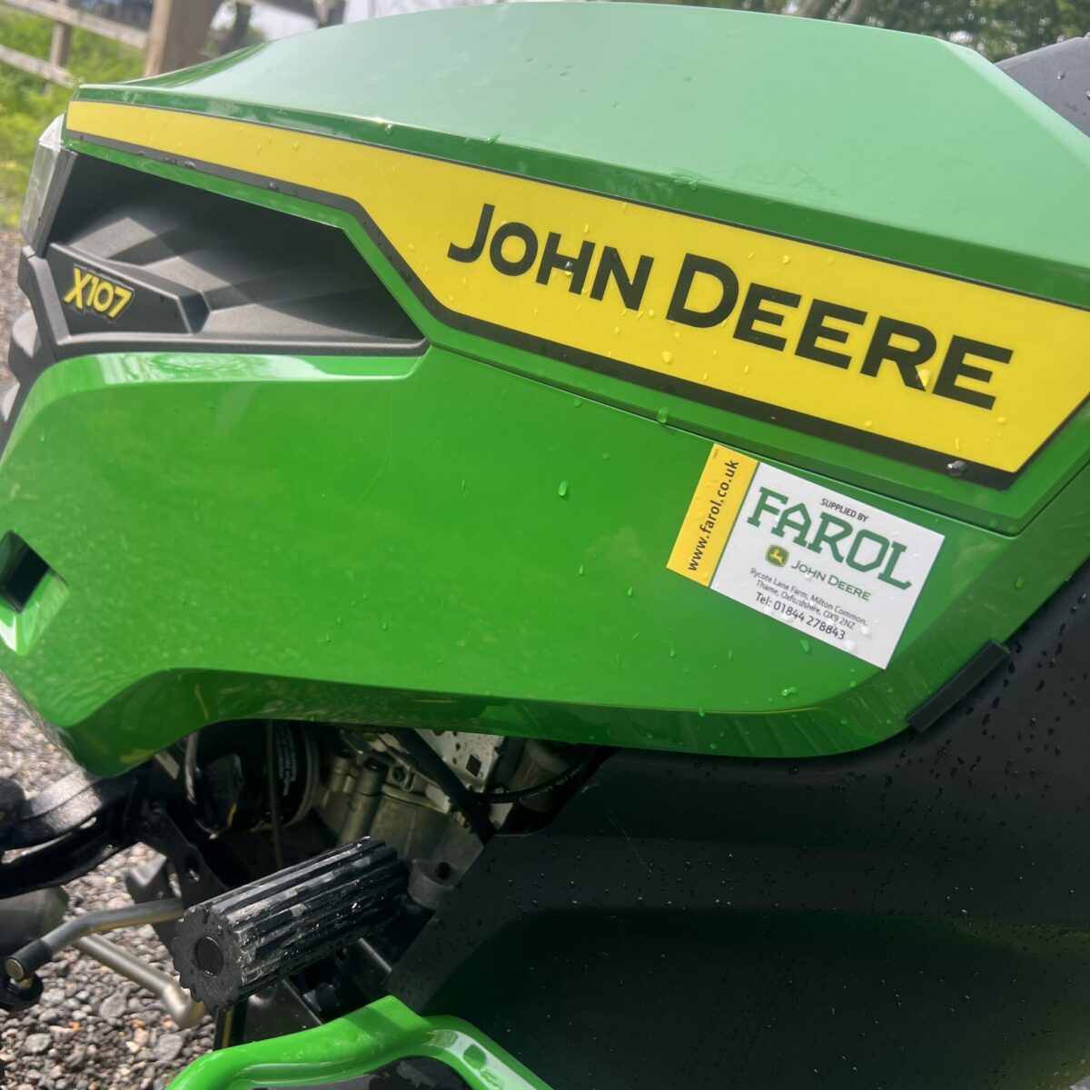 New John Deere X107 Lawn Tractor + Collector - Image 12