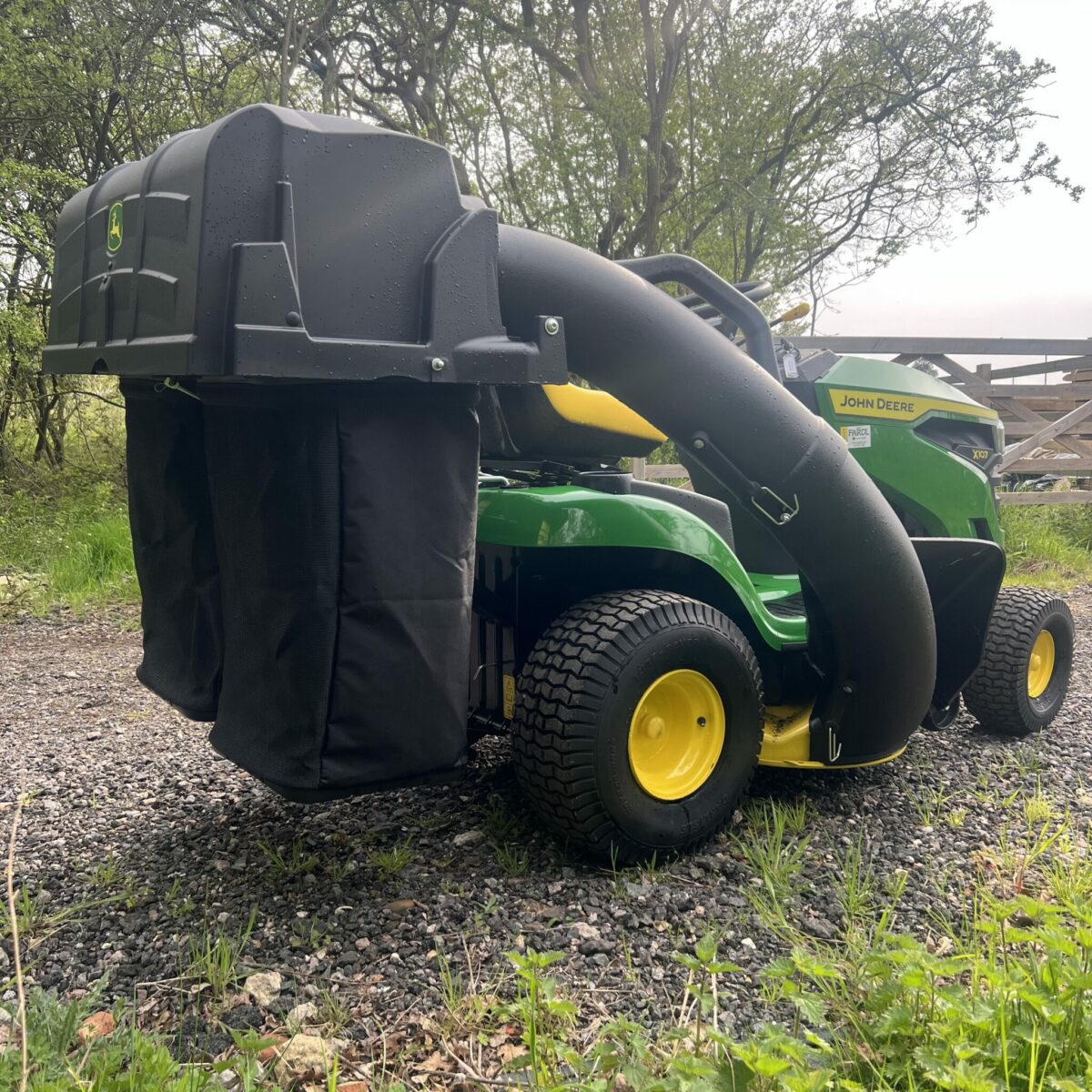 New John Deere X107 Lawn Tractor + Collector - Image 14