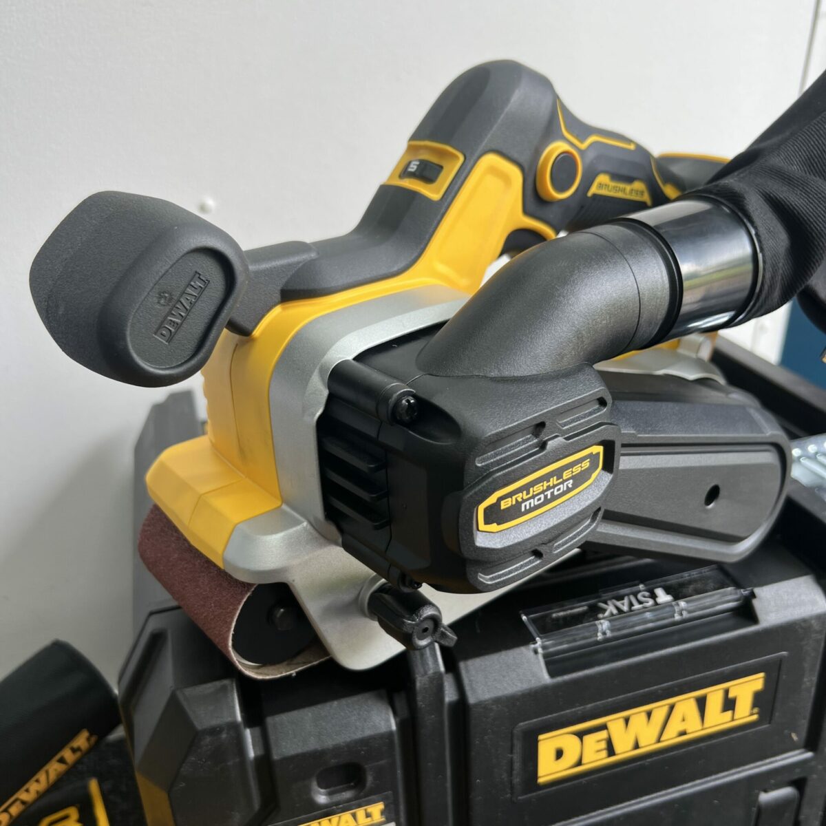 Dewalt 18v Cordless Sander Bundle - Image 2