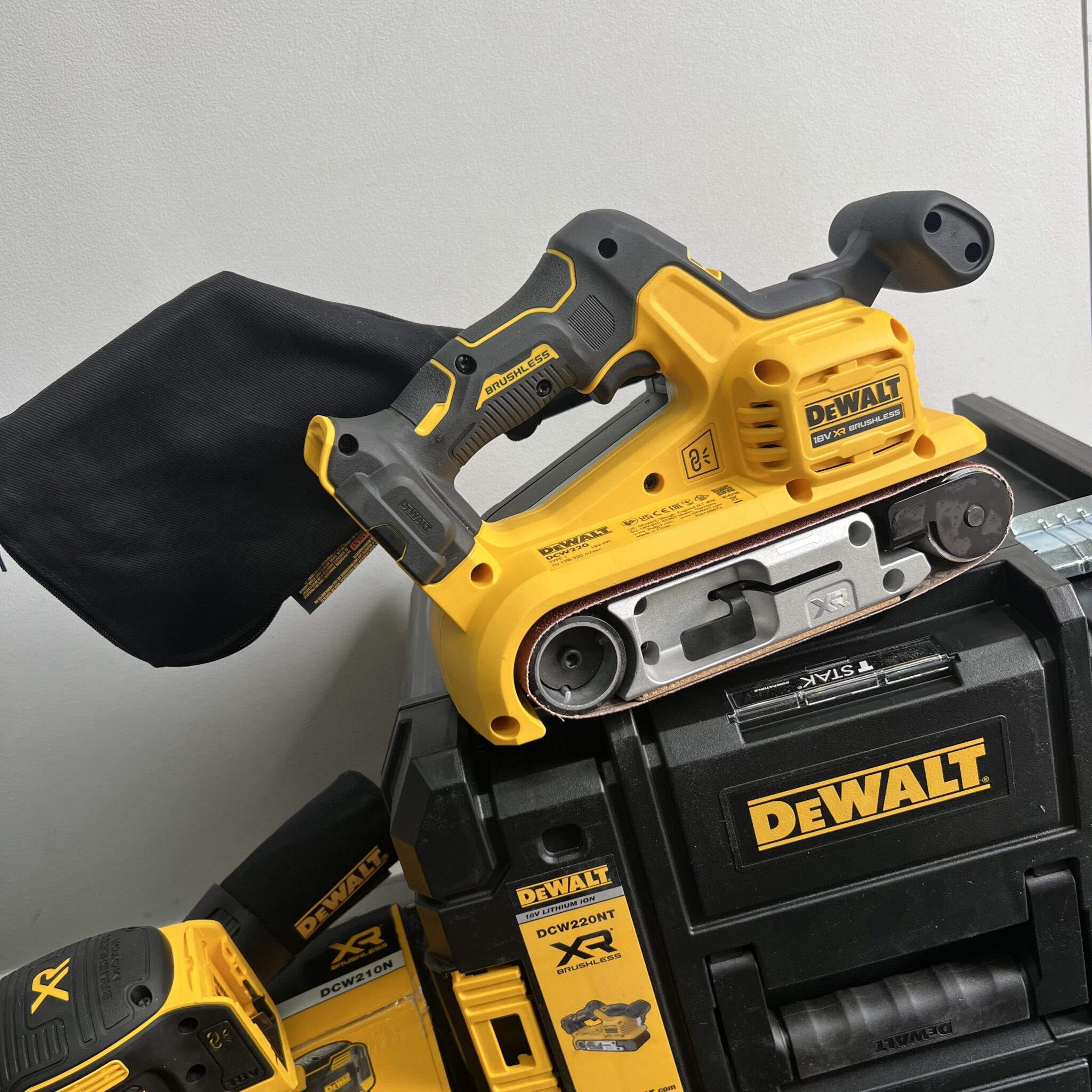 Dewalt belt sales sander 18v