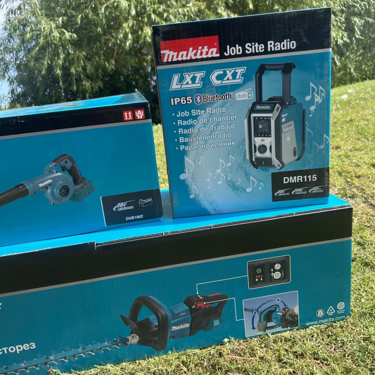 Makita Trim Ya Hedge, Blow Away & Tunes Bundle - Image 3