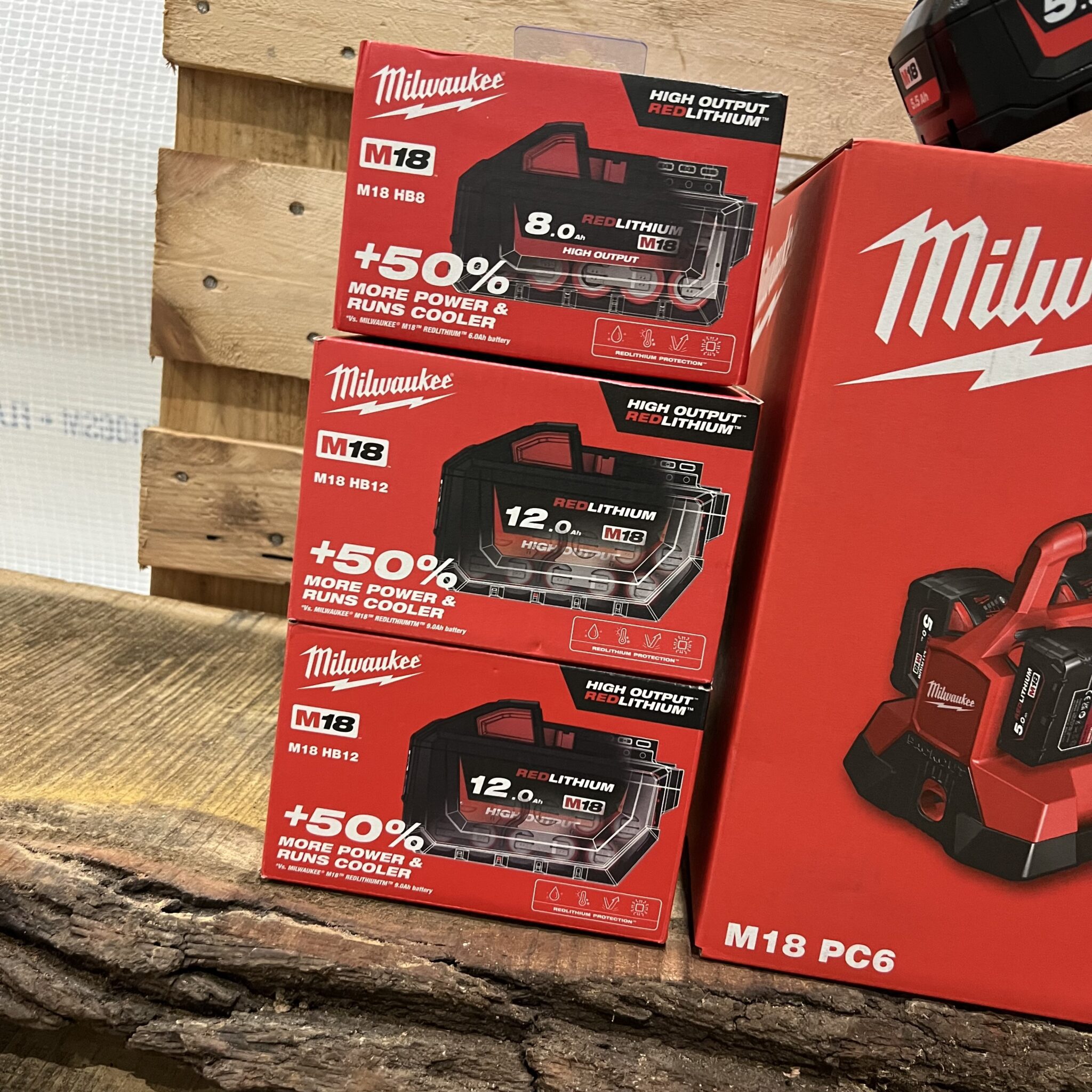 Milwaukee M18 REDLITHIUM-ION HIGH OUTPUT 8.0Ah Battery Pack - M18HB8 -  Batteries & Chargers