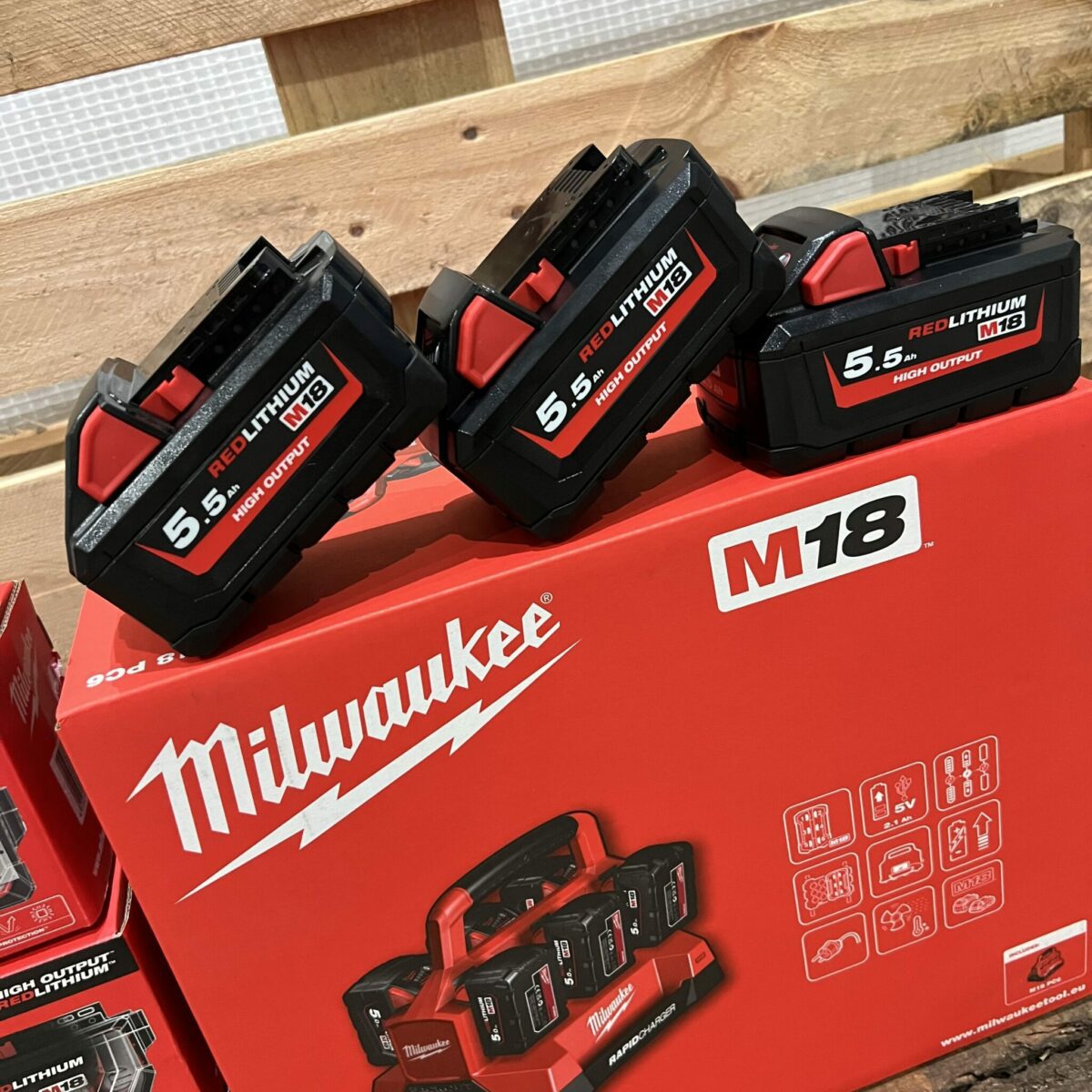 Milwaukee M18 High Output Battery & Rapid Charger Bundle - Image 3