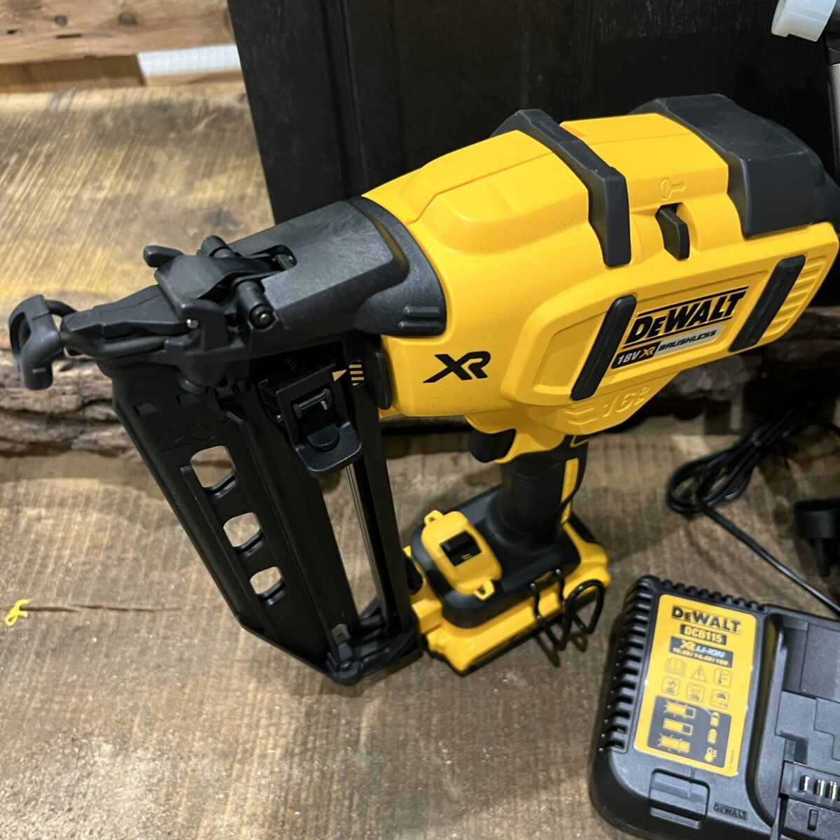 Dewalt 18v 1st & 2nd Fix Nailer Kit - Image 3