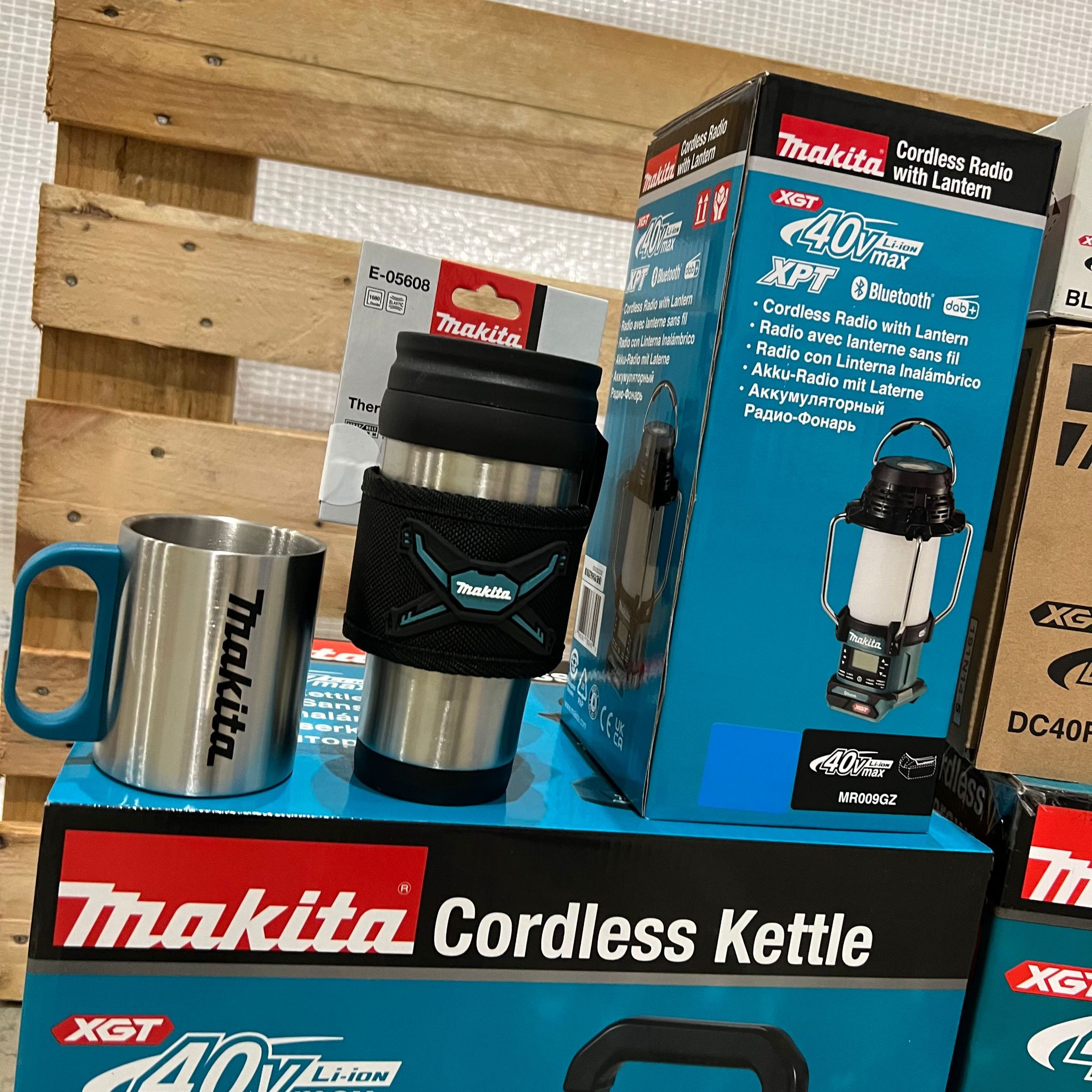 Makita radio bundle sale