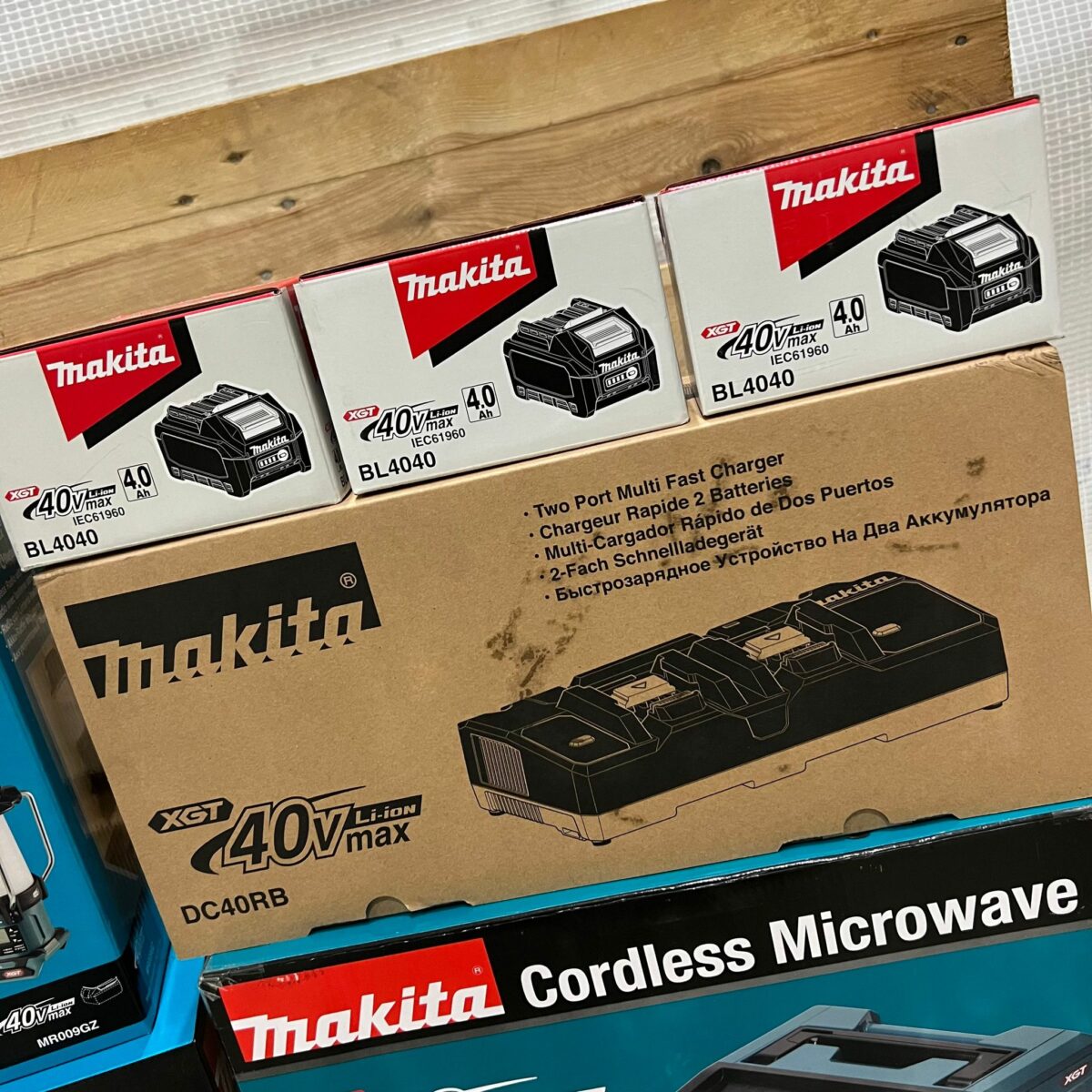 Makita 40v Microwave, Kettle & Radio Bundle #2 - Image 4