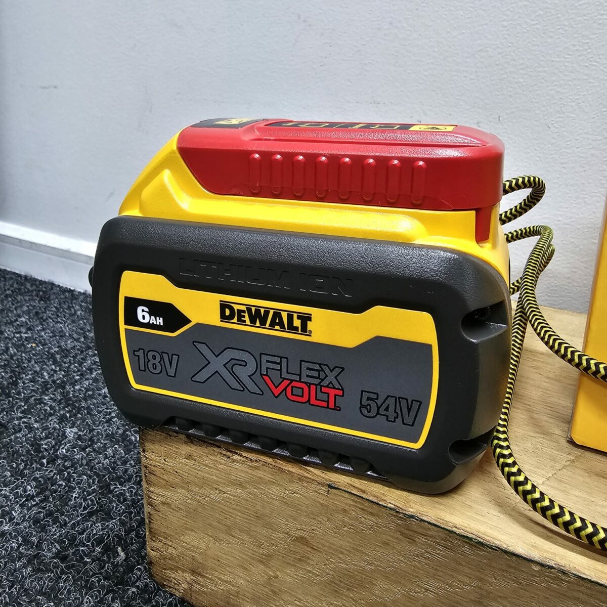 Dewalt 18v & 54v USB Power Charging Kit & Battery - Image 4