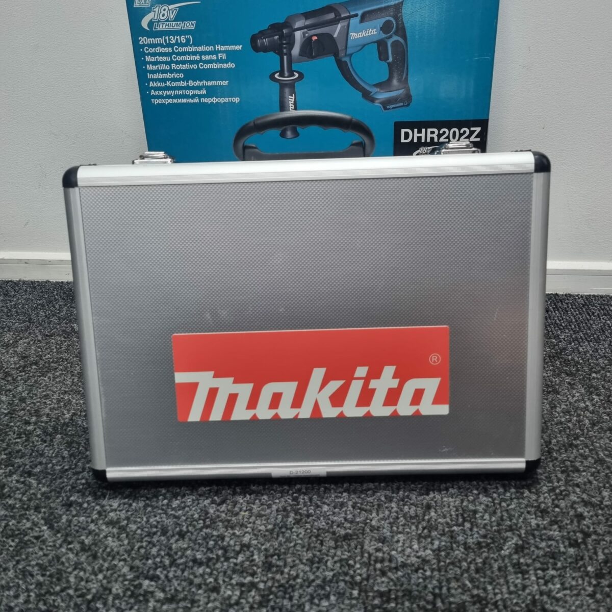 Makita 18v SDS+ Hammer Drill & 17pc Chisel Set #2 - Image 4