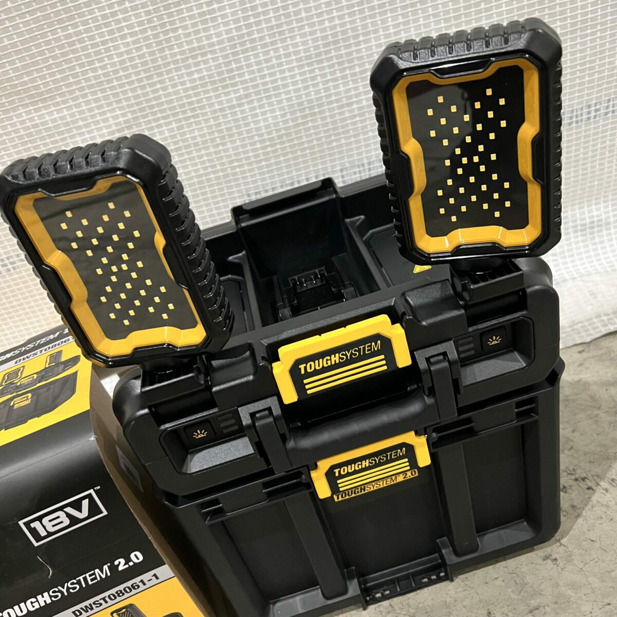Dewalt ToughSystem 2.0 Task Light & Case - Image 2