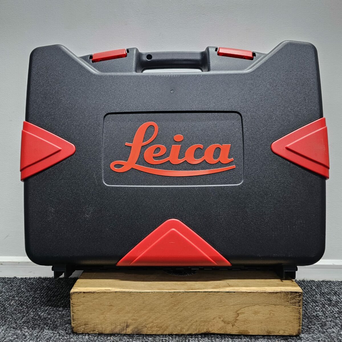 Leica Cross Line Laser Pro Kit - Image 2