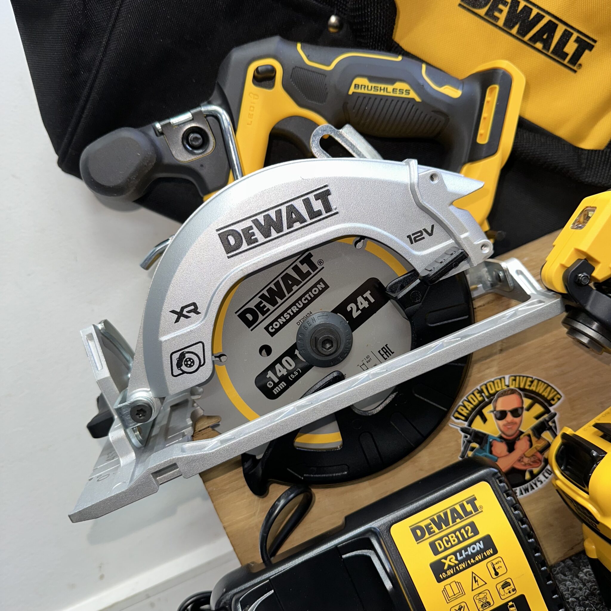 Dewalt 12v 2025 cordless circular saw
