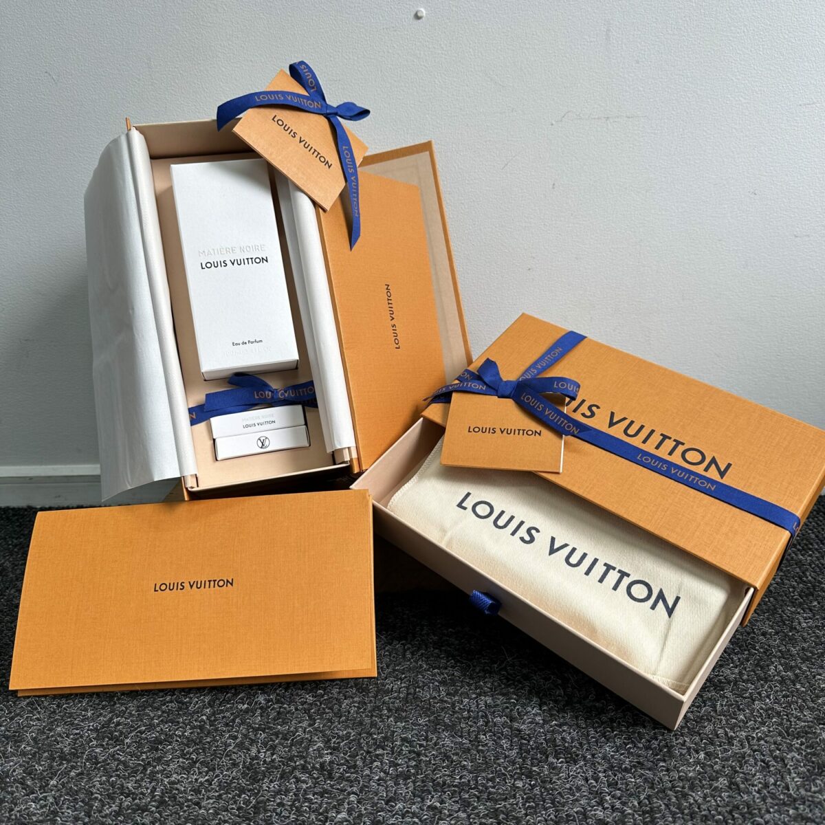 Louis Vuitton Wallet & Perfume - Image 3