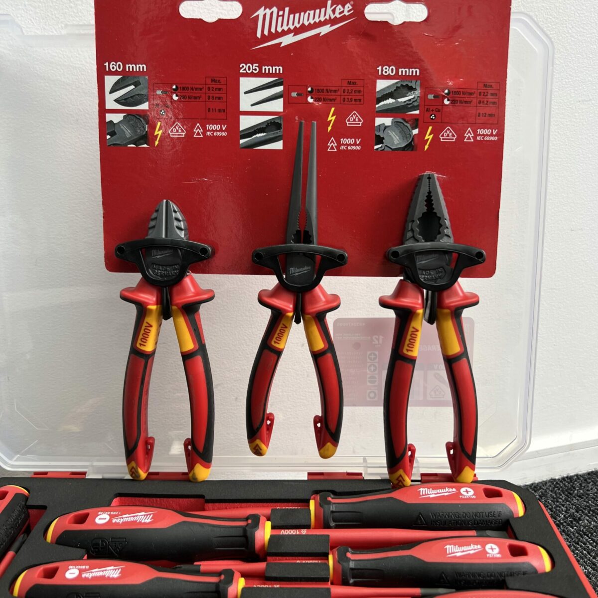 Milwaukee VDE Screwdriver & Plier Set - Image 2