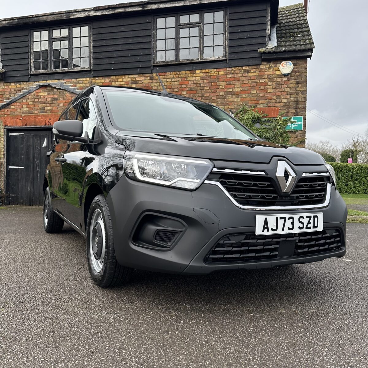 New 73 Reg Renault Trafic (1st Prize) & Renault Kangoo (2nd Prize) - Image 4