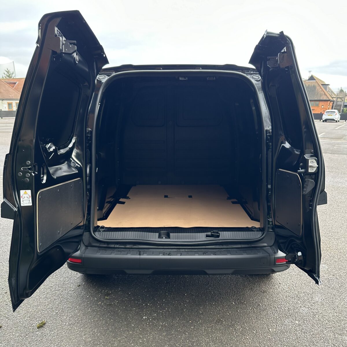 New 73 Reg Renault Trafic (1st Prize) & Renault Kangoo (2nd Prize) - Image 6