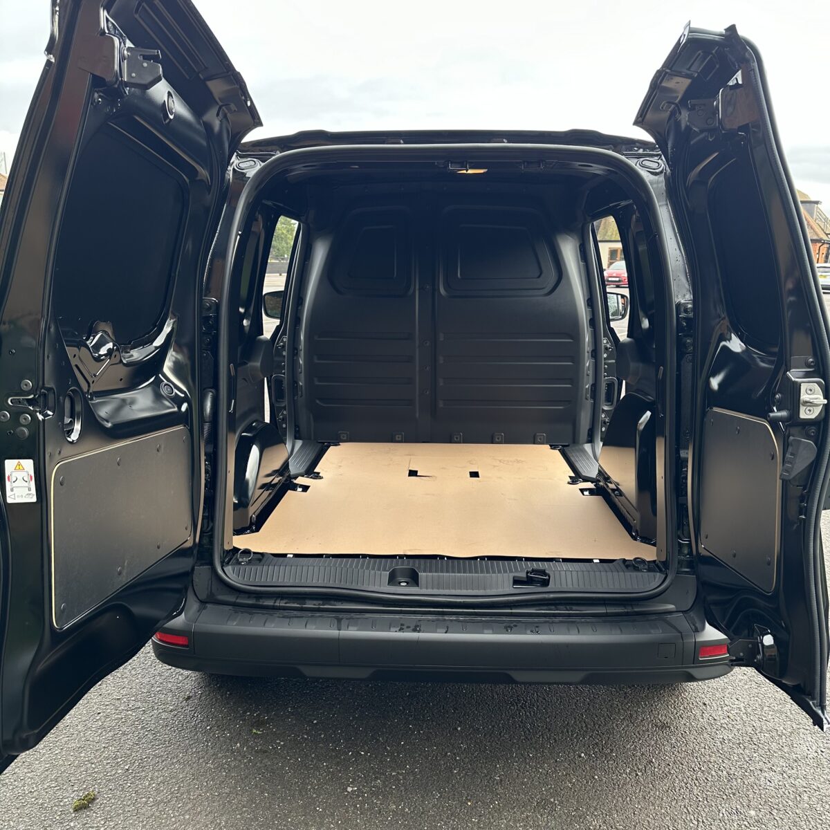 New 73 Reg Renault Trafic (1st Prize) & Renault Kangoo (2nd Prize) - Image 9