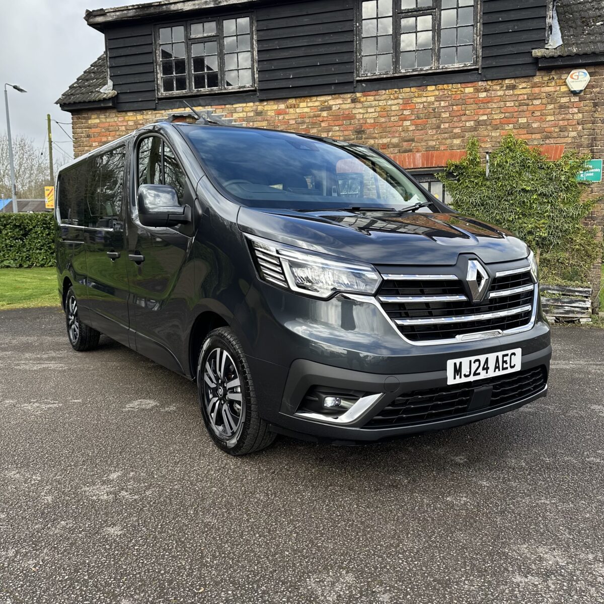 2024 Renault Trafic Crew Van + 1000 Instant Wins - Image 2