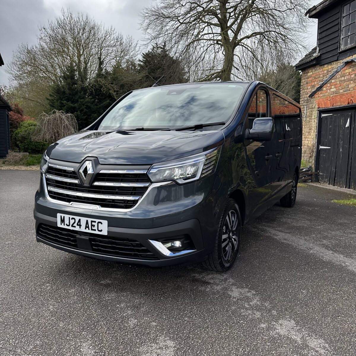 2024 Renault Trafic Crew Van + 1000 Instant Wins - Image 3