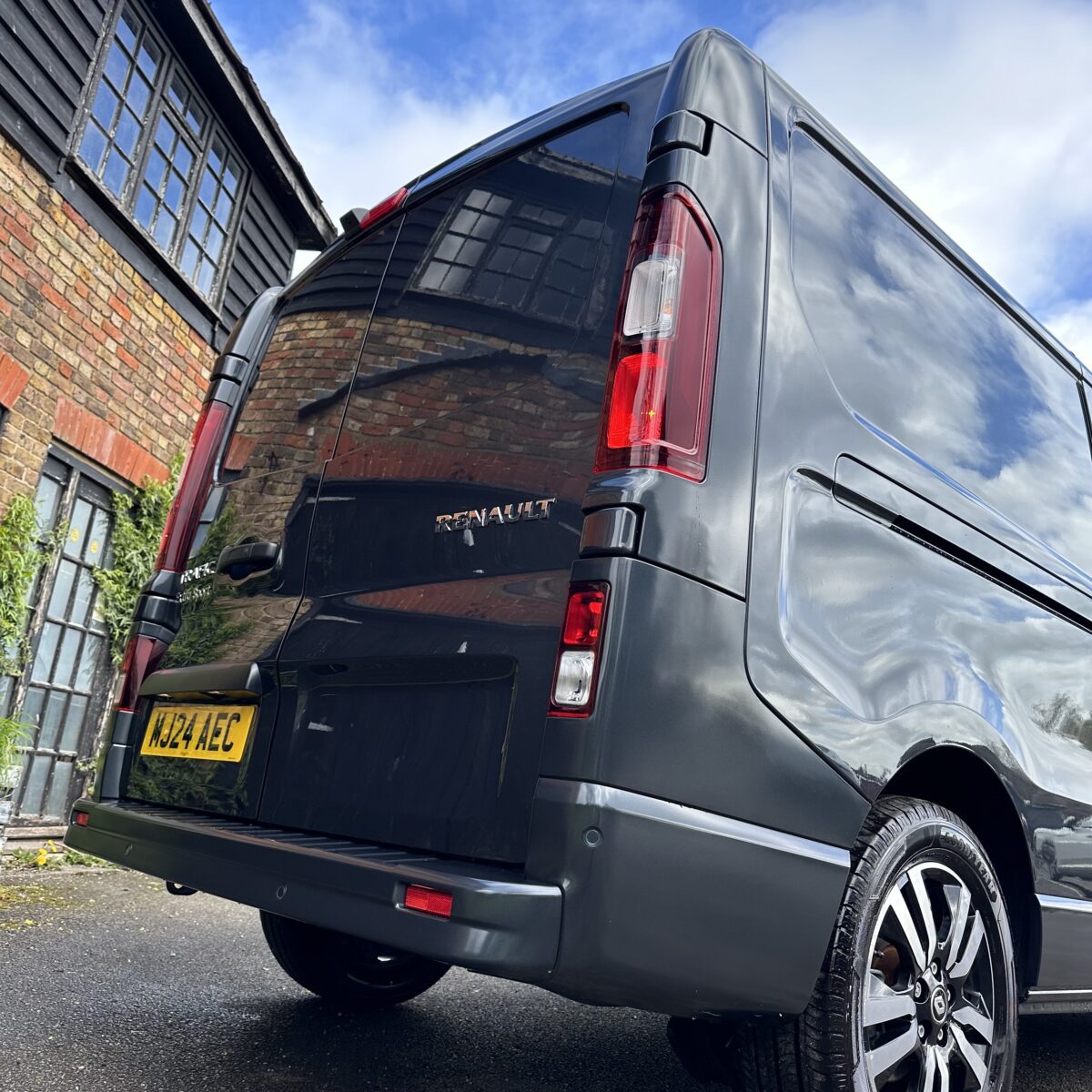 2024 Renault Trafic Crew Van + 1000 Instant Wins - Image 4