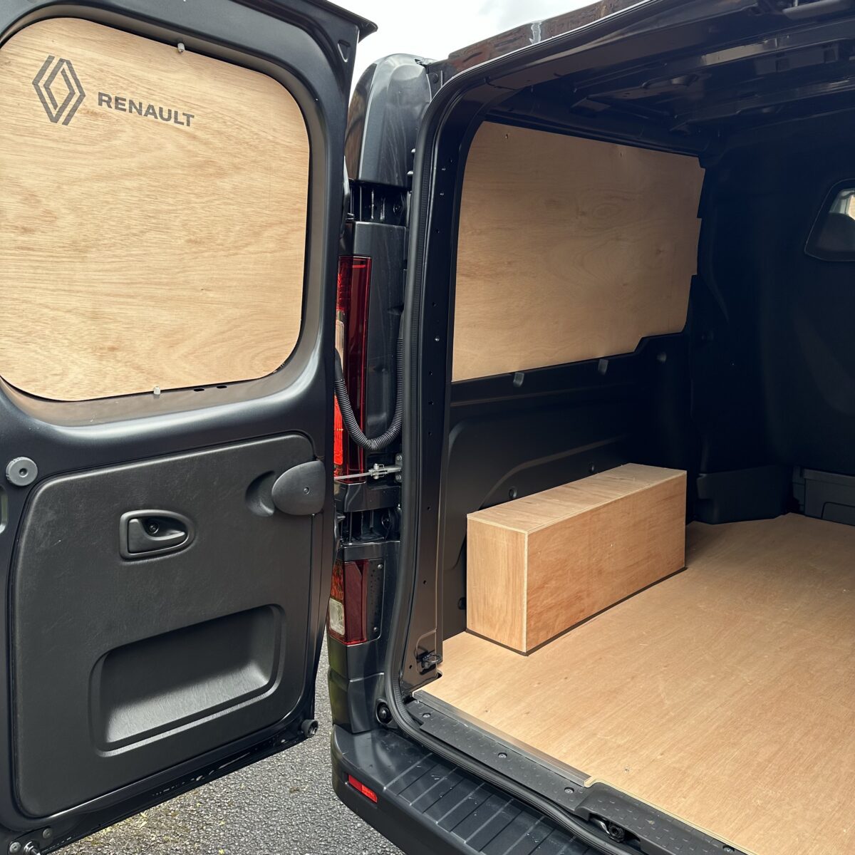 2024 Renault Trafic Crew Van + 1000 Instant Wins - Image 18