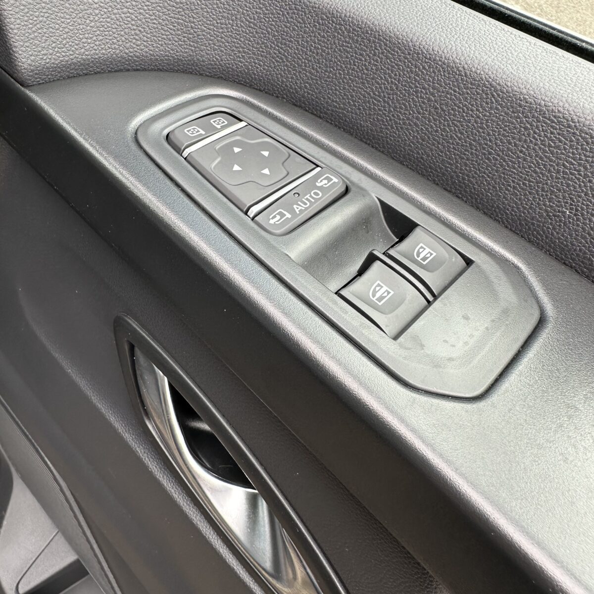2024 Renault Trafic Crew Van + 1000 Instant Wins - Image 16