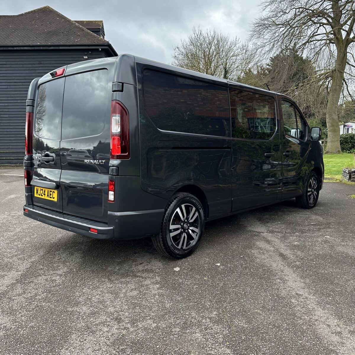 2024 Renault Trafic Crew Van + 1000 Instant Wins - Image 7