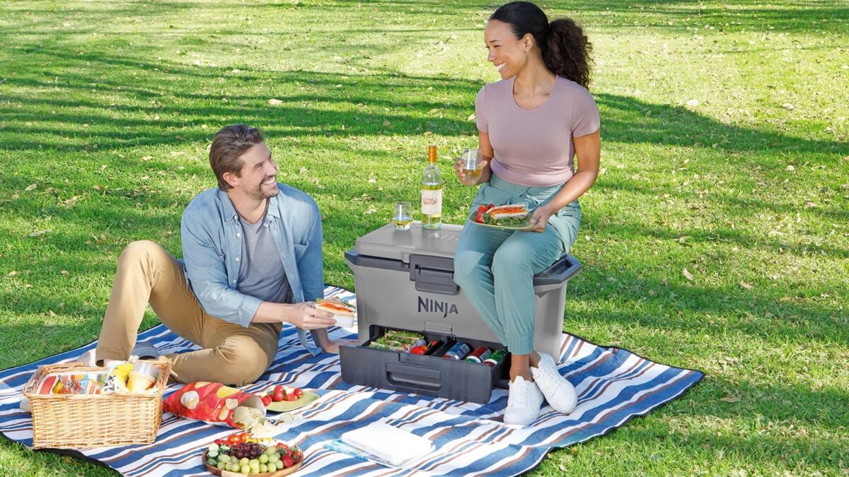 Ninja FrostVault 47L Hard Cooler & FREE Thirsti Bottle #2 - Image 5