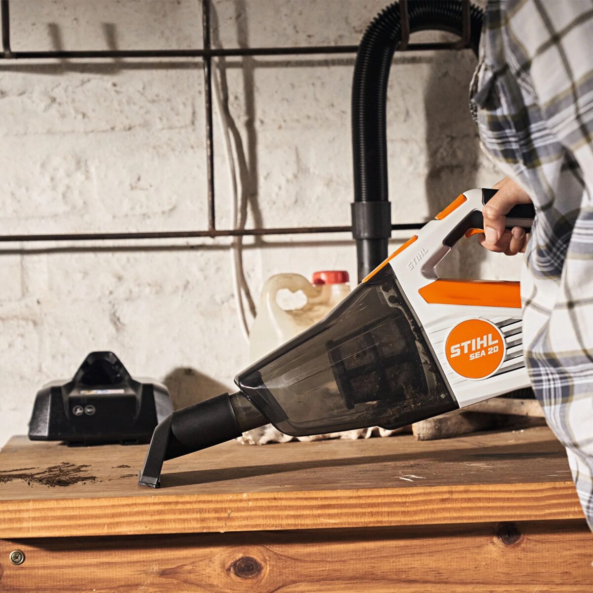 Stihl SEA 20 Cordless Hand Vacuum - Image 4