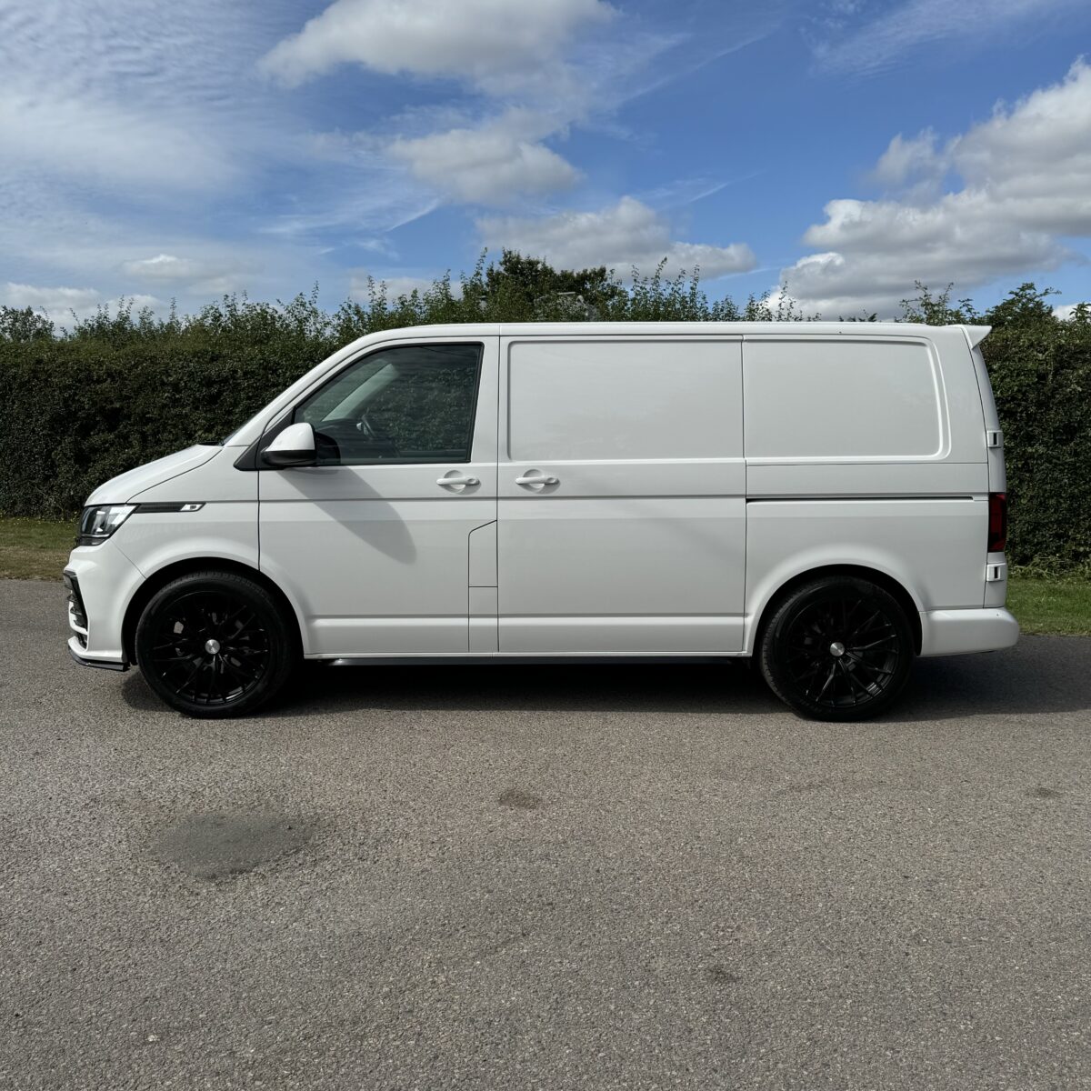 2021 VW Transporter Sportline Edition R - Image 5
