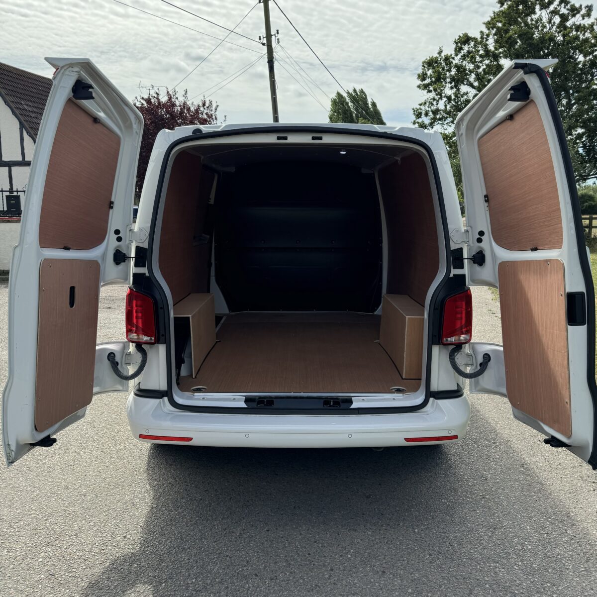 2021 VW Transporter Sportline Edition R - Image 10