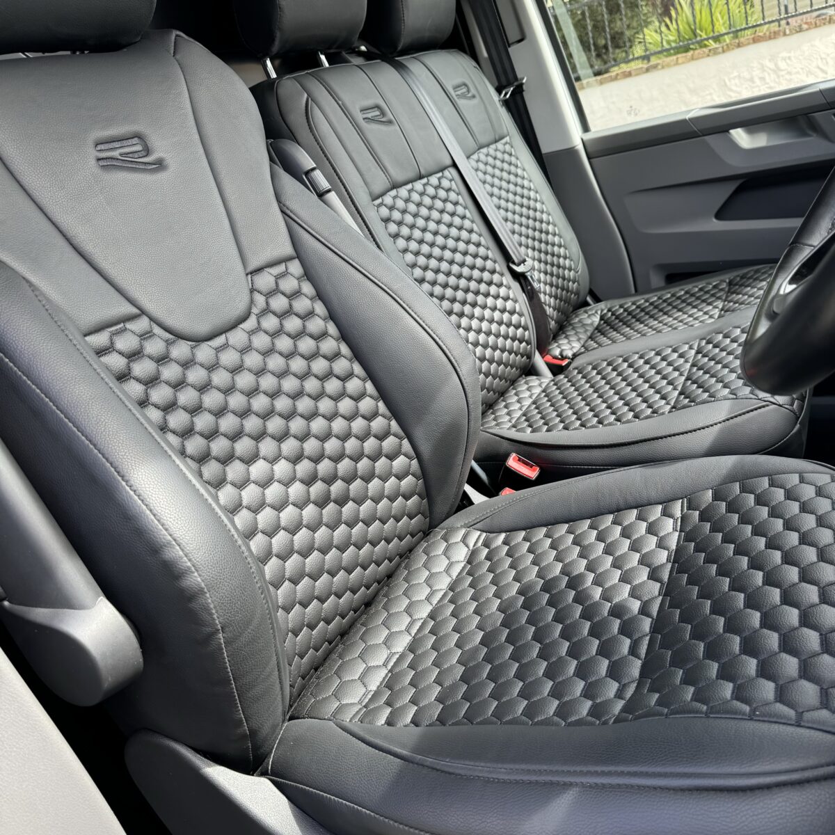 2021 VW Transporter Sportline Edition R - Image 14