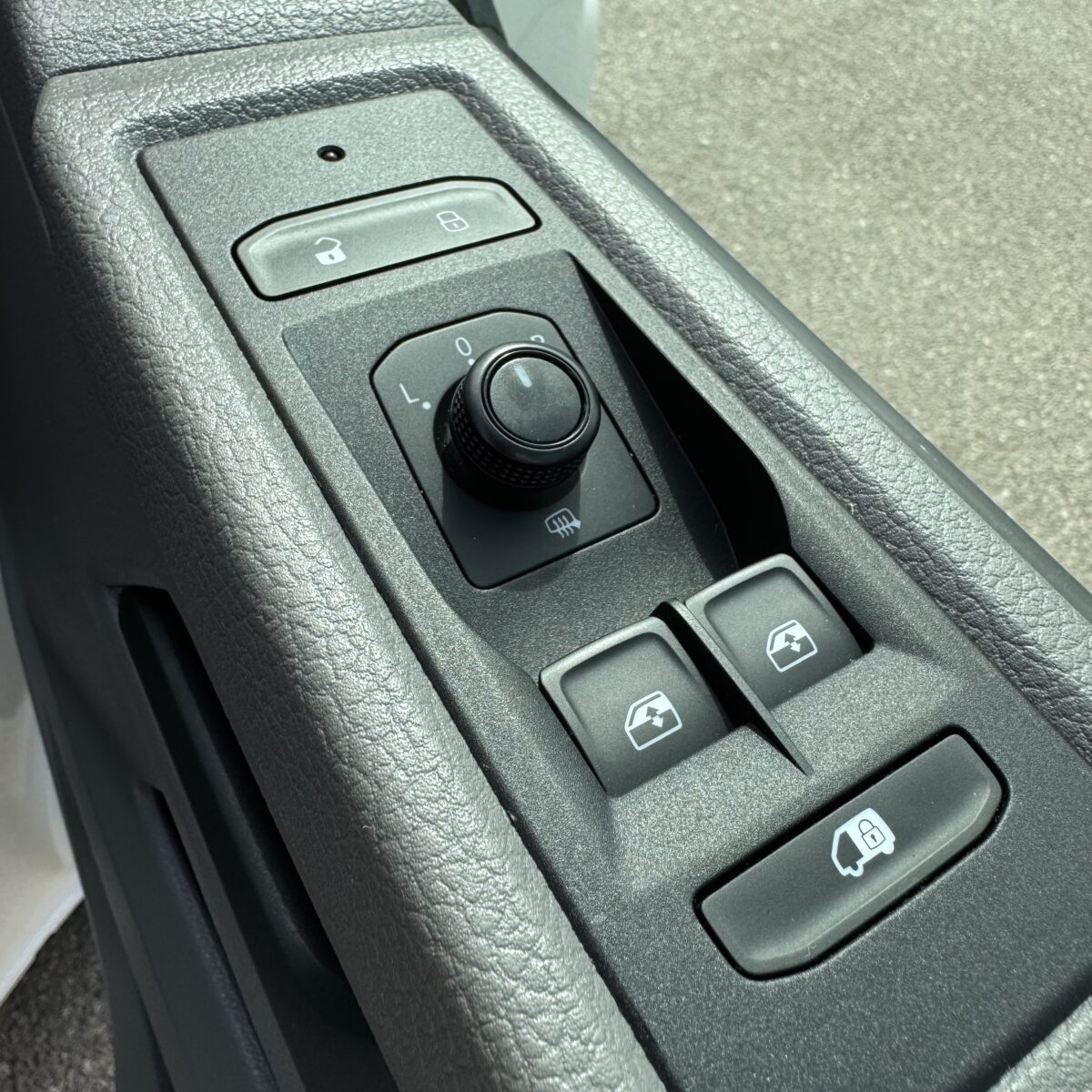2021 VW Transporter Sportline Edition R - Image 17