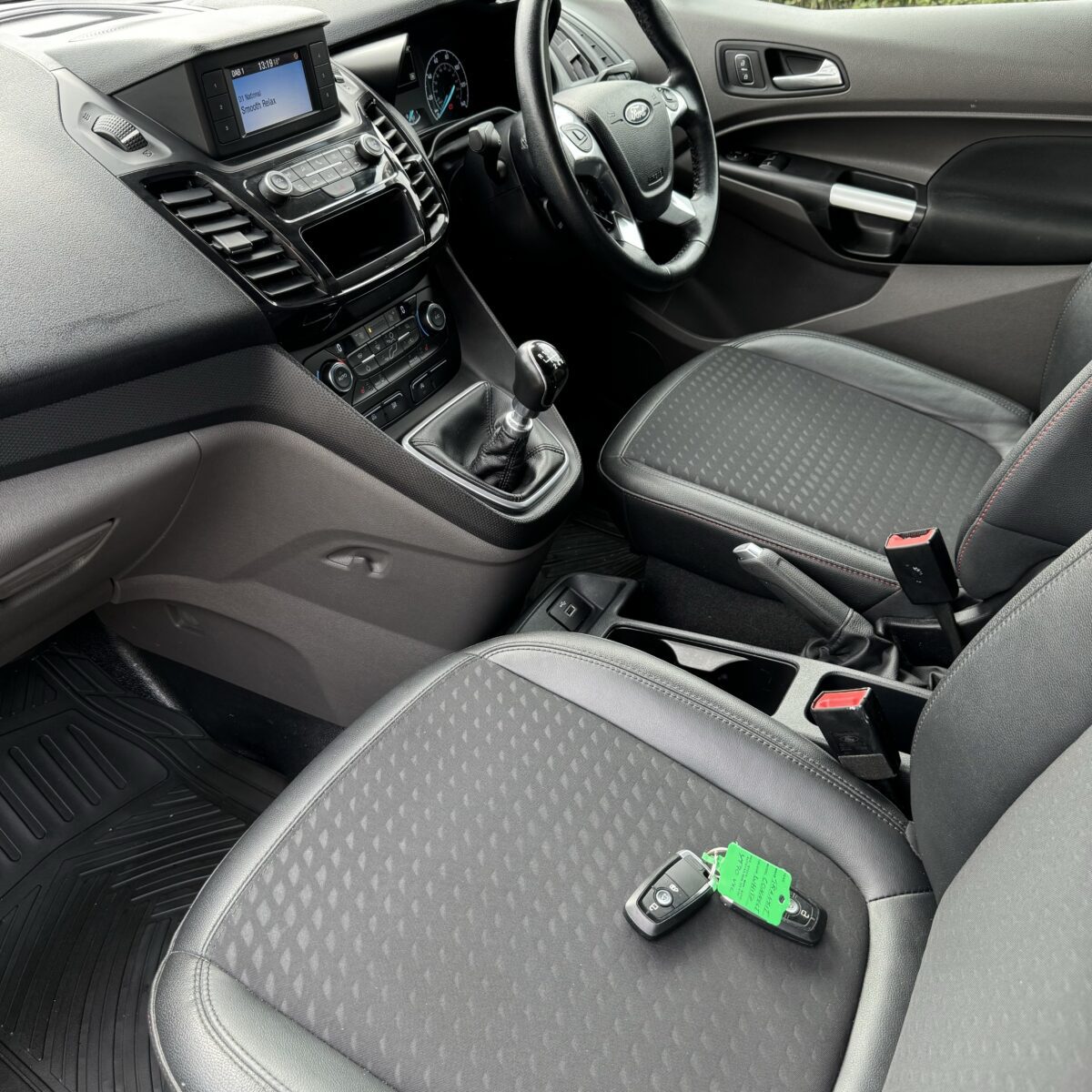 2020 Ford Transit Connect + £4k Dewalt Tool Bundle + £1000 Cash - Image 6
