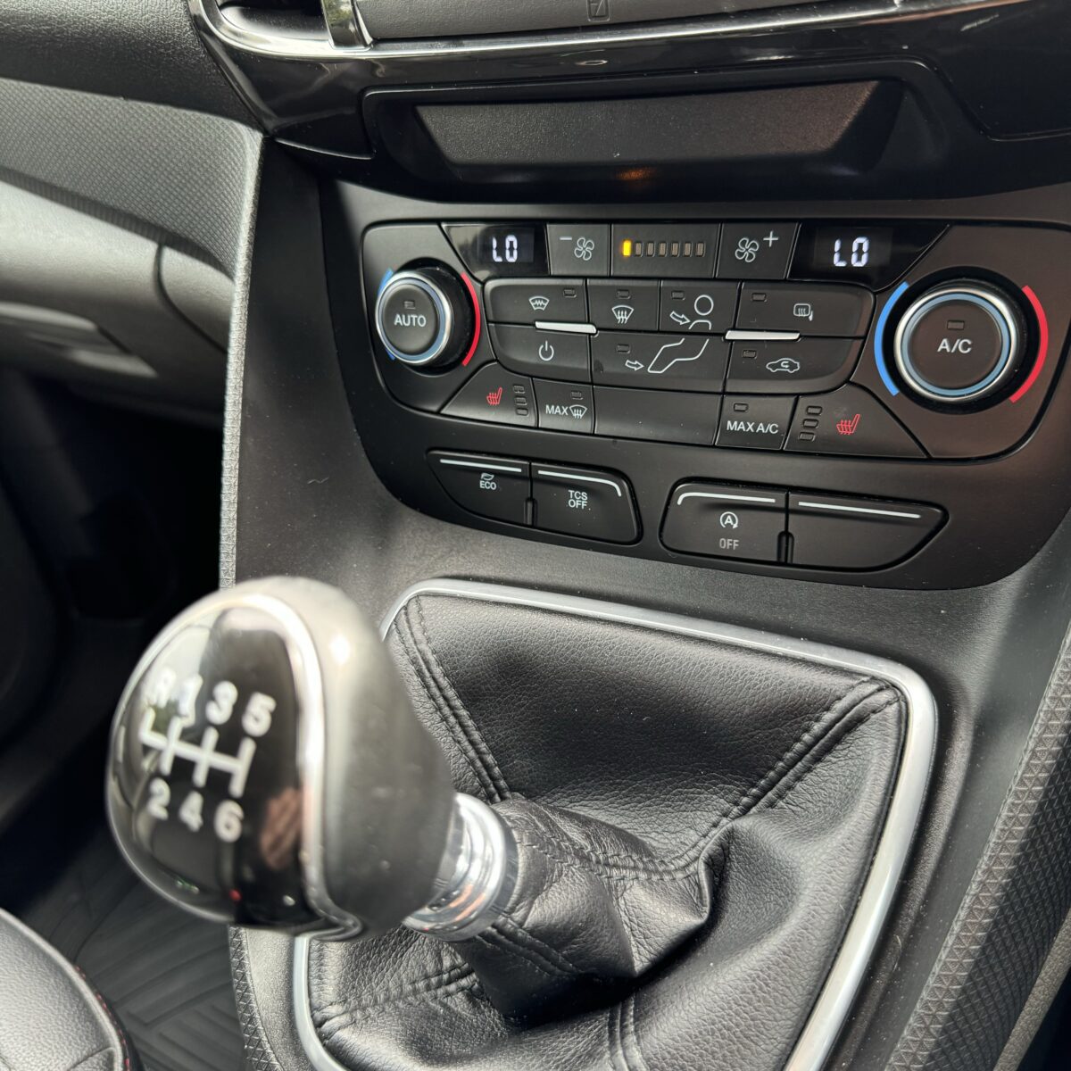 2020 Ford Transit Connect + £4k Dewalt Tool Bundle + £1000 Cash - Image 16