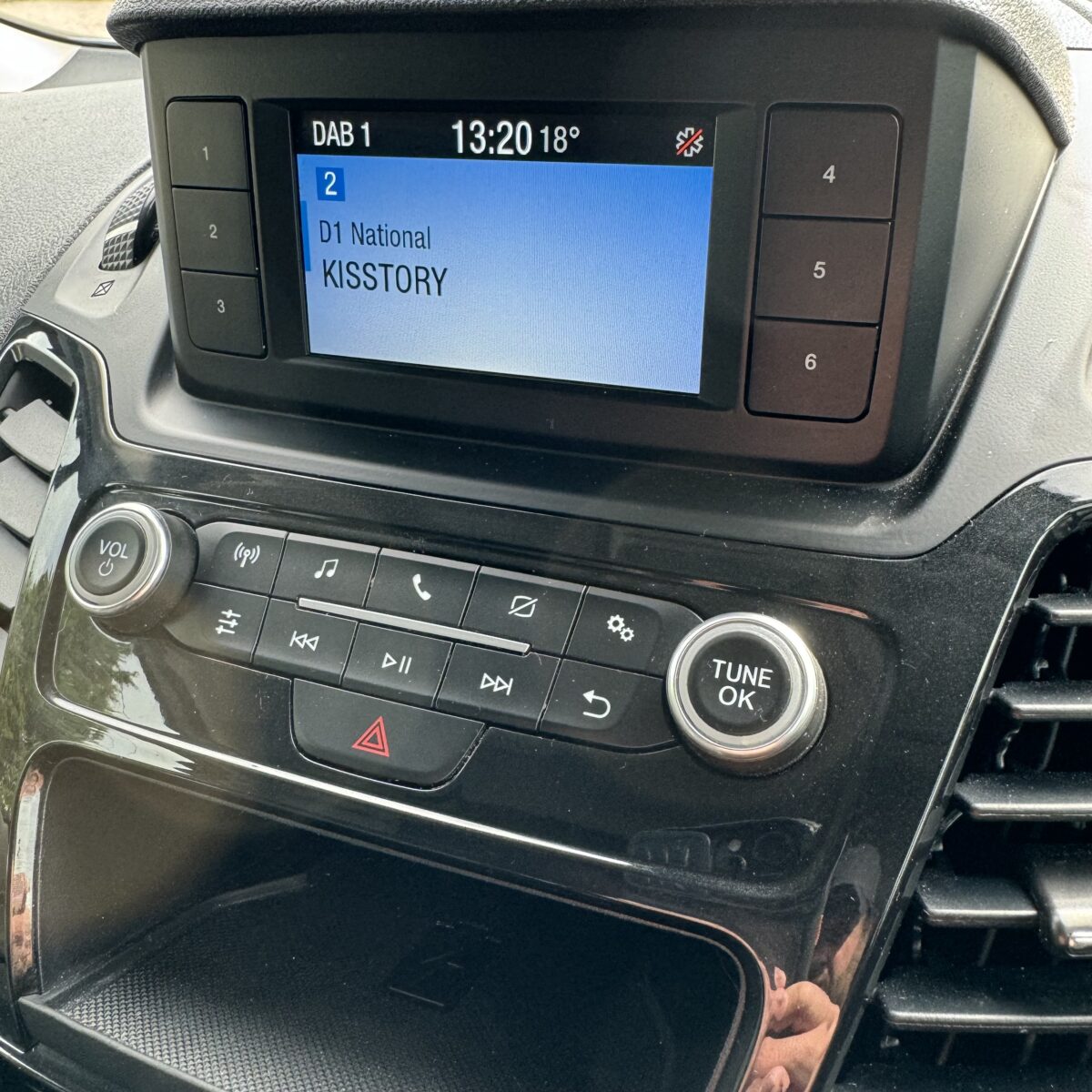 2020 Ford Transit Connect + £4k Dewalt Tool Bundle + £1000 Cash - Image 14