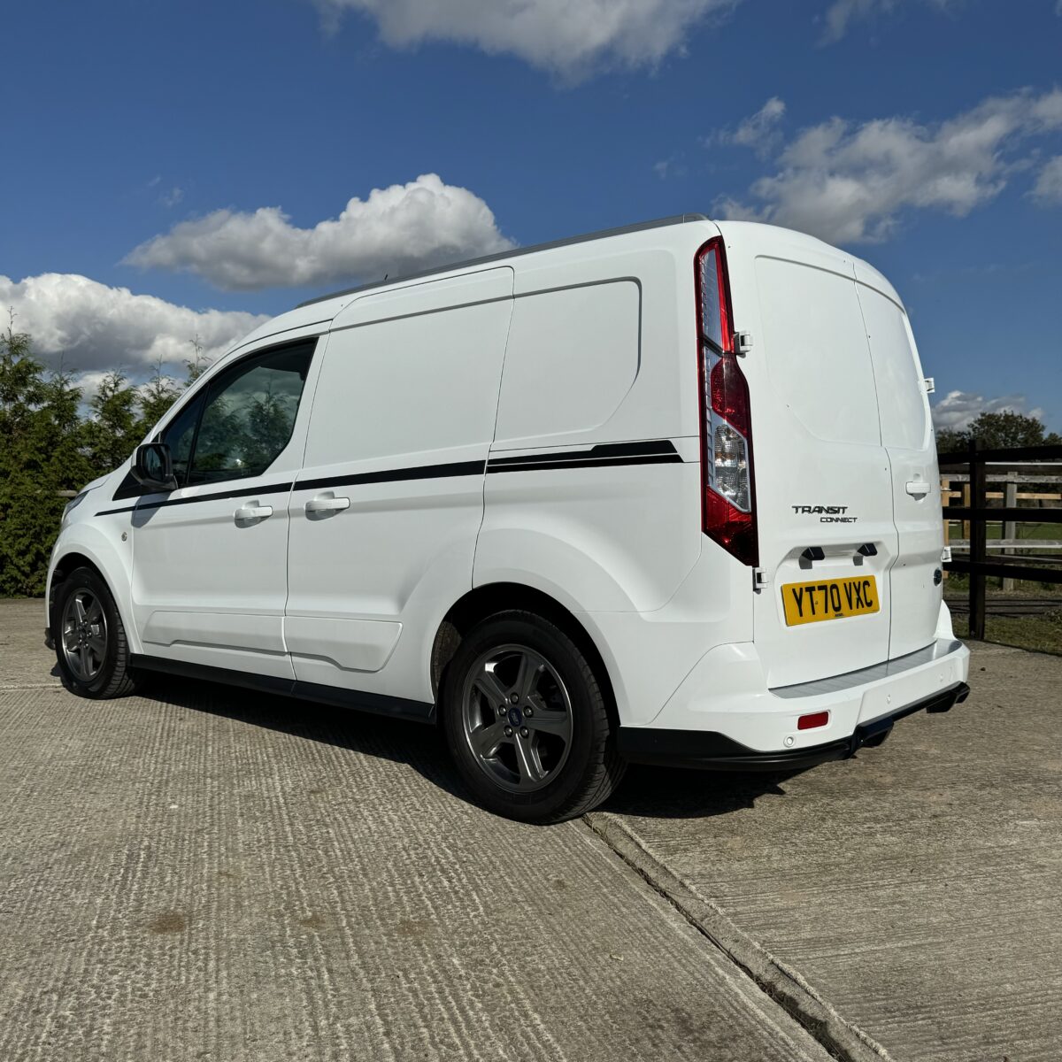 2020 Ford Transit Connect + £4k Dewalt Tool Bundle + £1000 Cash - Image 10