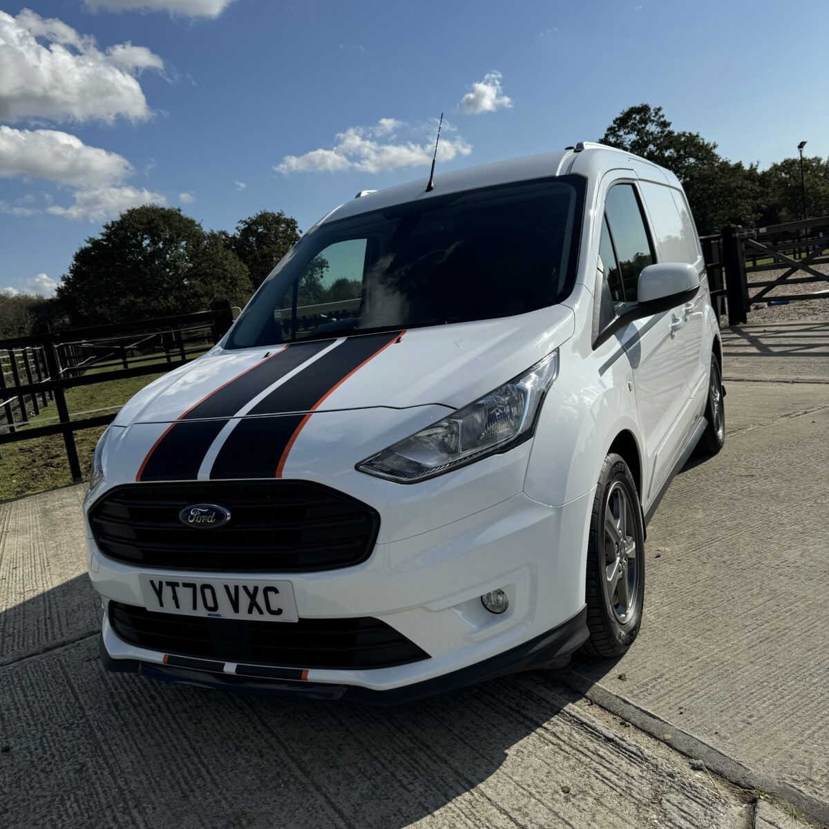 2020 Ford Transit Connect + £4k Dewalt Tool Bundle + £1000 Cash - Image 2