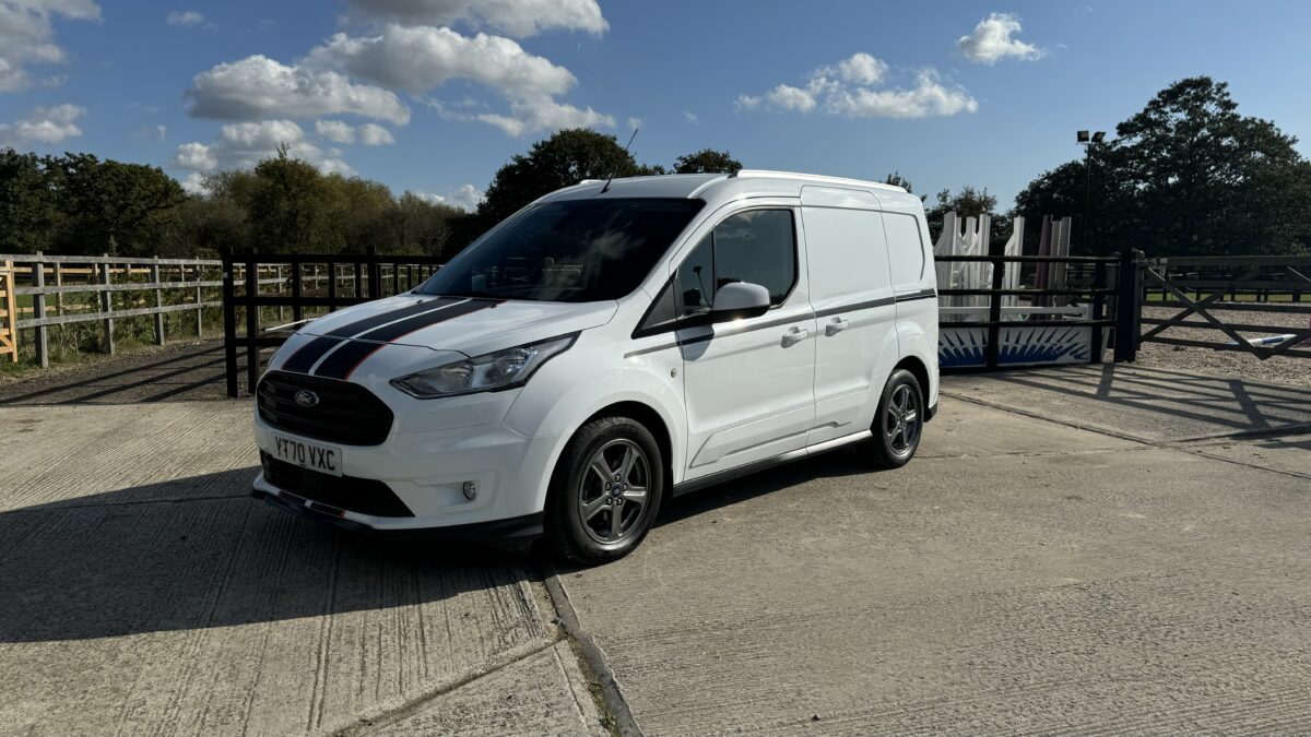 2020 Ford Transit Connect + £4k Dewalt Tool Bundle + £1000 Cash - Image 13