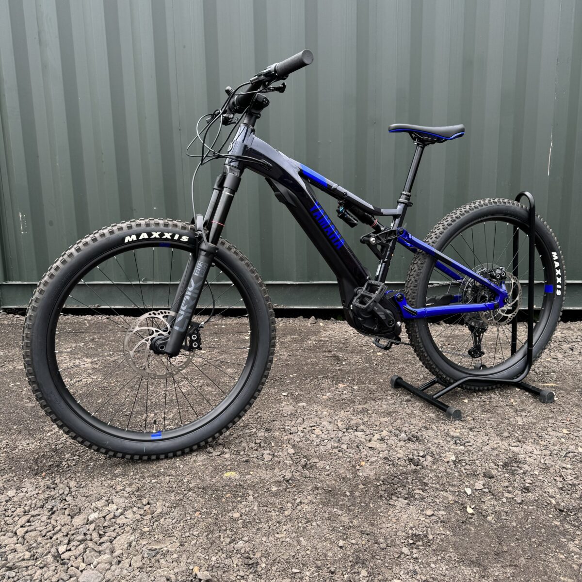 2024 Yamaha YDX-MORO 07 Electric Bike Black/Blue #2 - Image 3