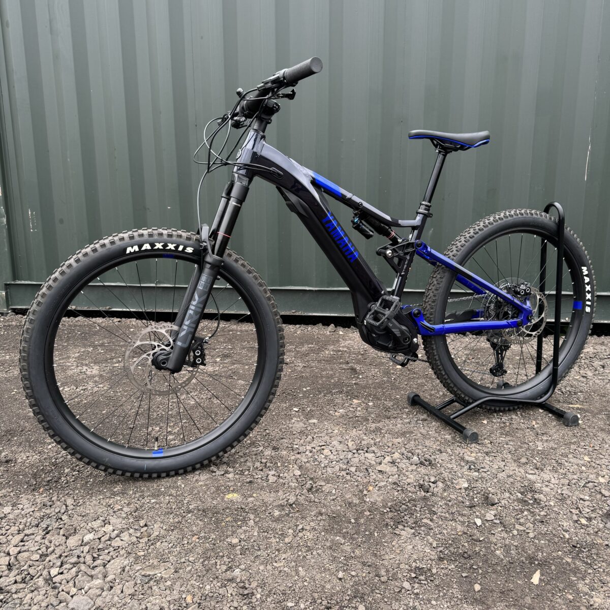 2024 Yamaha YDX-MORO 07 Electric Bike Black/Blue #2 - Image 2