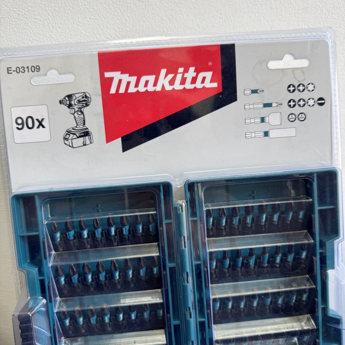 Makita DTD172 18v Impact Driver Kit & 90pc Bit Set - Image 4