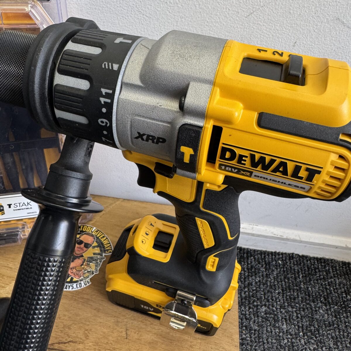 Dewalt DCD996 Combi Drill Kit & Extreme Wood Bits - Image 2