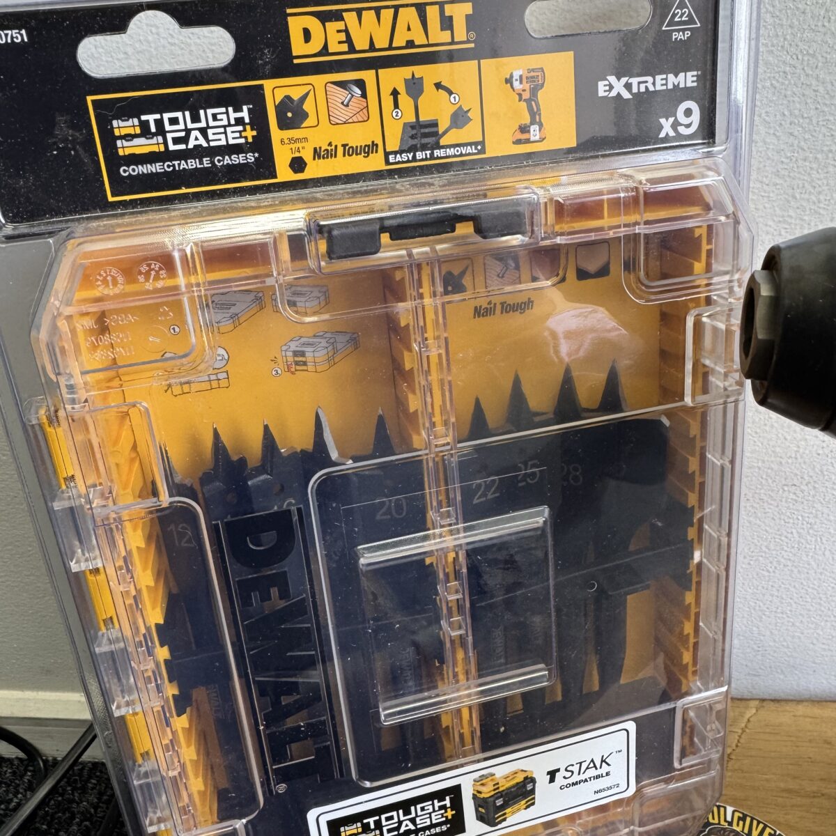 Dewalt DCD996 Combi Drill Kit & Extreme Wood Bits - Image 3