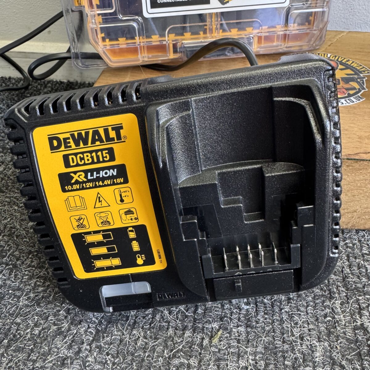 Dewalt DCD996 Combi Drill Kit & Extreme Wood Bits - Image 4