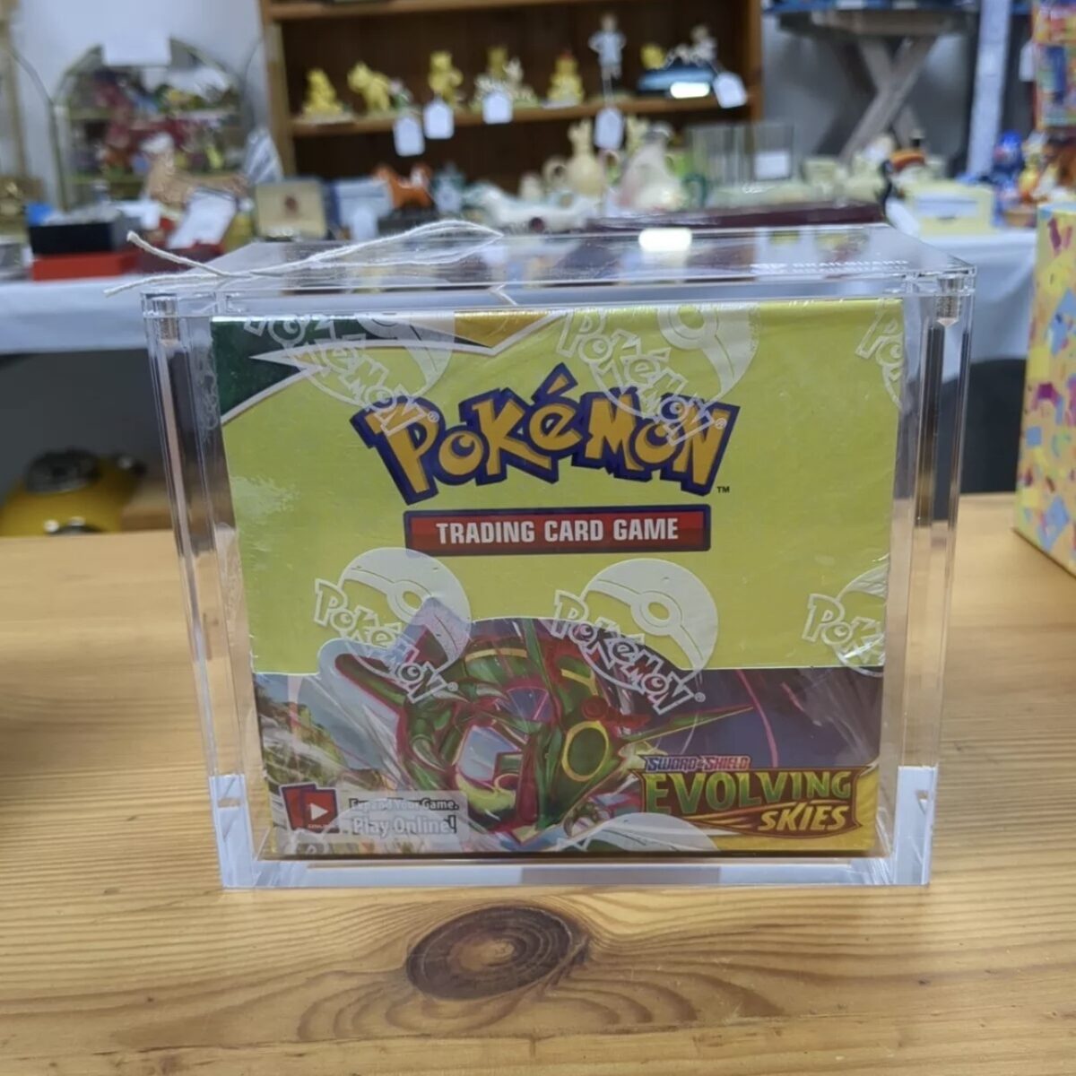 Pokémon TCG: Sword & Shield - Evolving Skies Booster Box (36 Packs) In Acrylic Case - Image 2