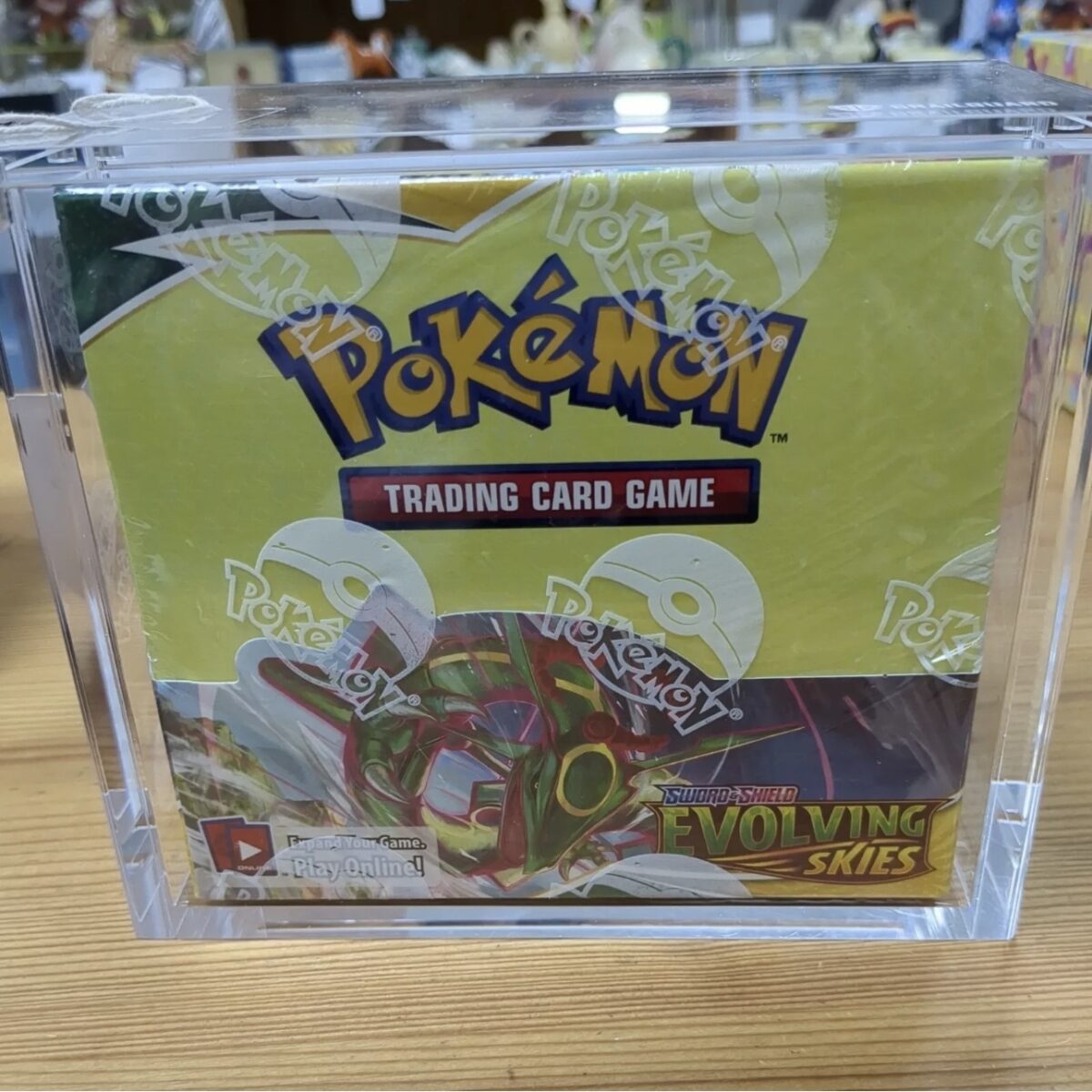 Pokémon TCG: Sword & Shield - Evolving Skies Booster Box (36 Packs) In Acrylic Case - Image 3