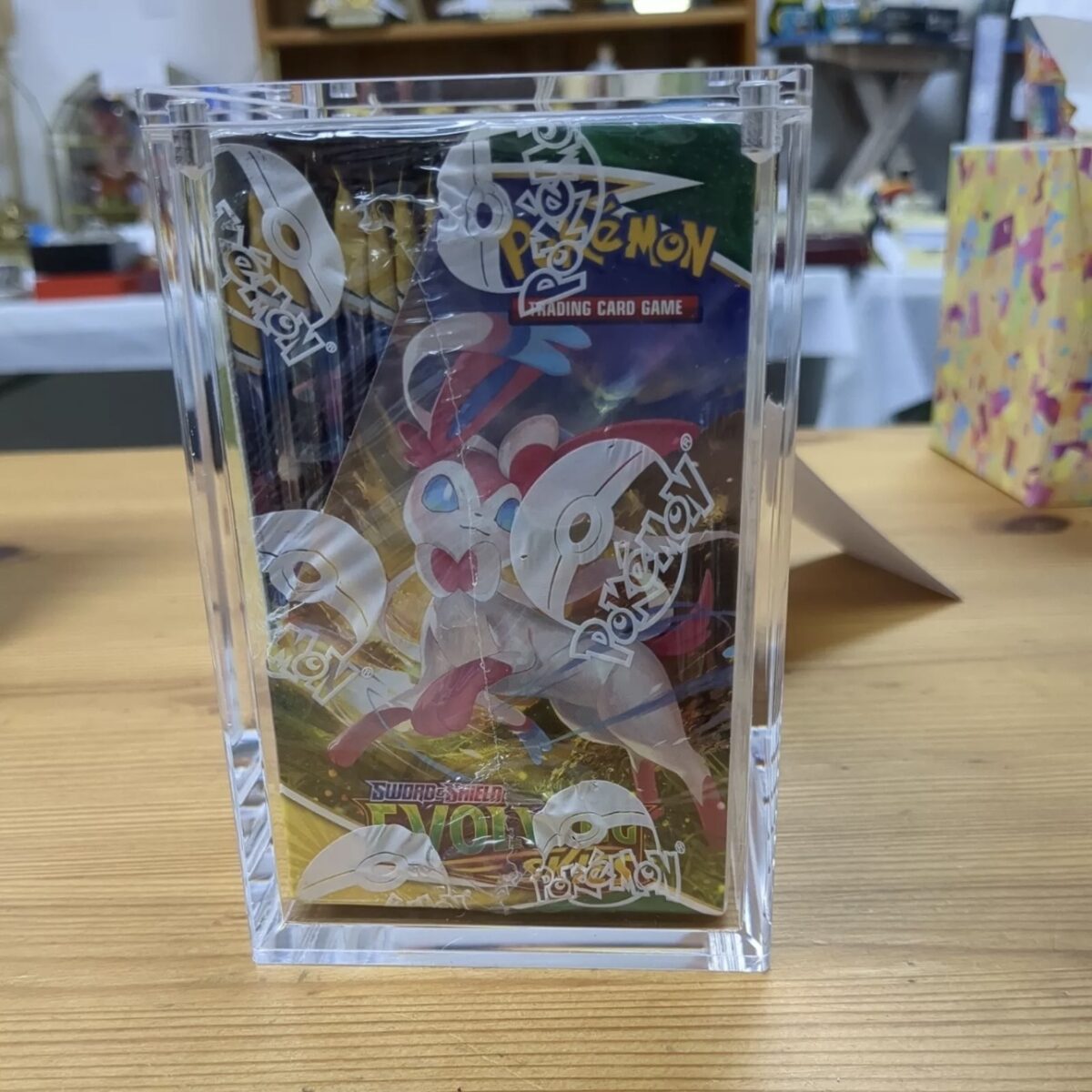 Pokémon TCG: Sword & Shield - Evolving Skies Booster Box (36 Packs) In Acrylic Case - Image 5