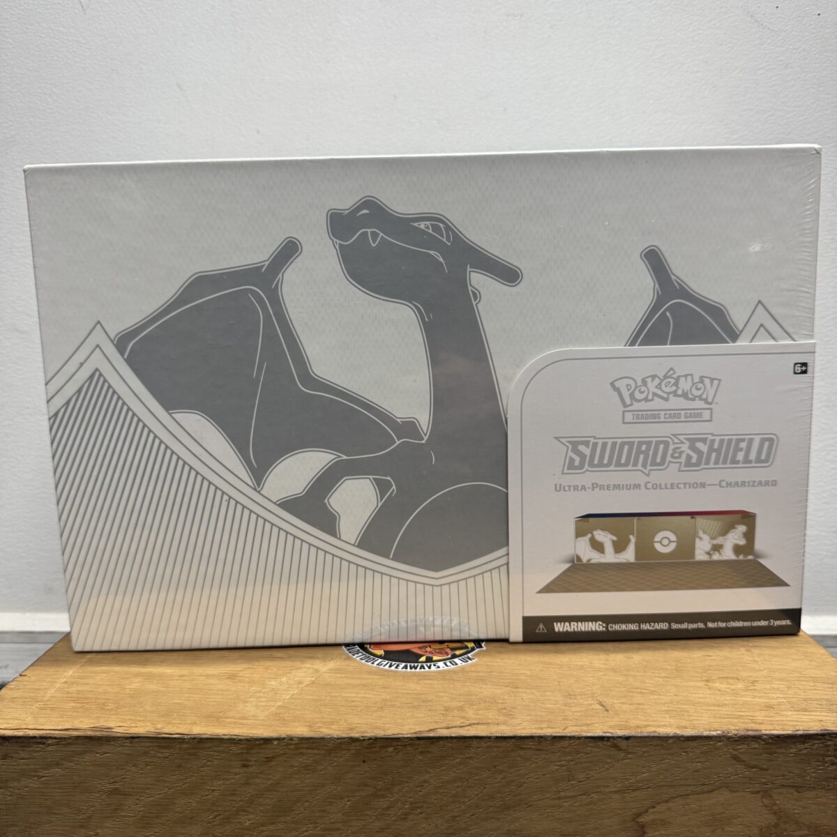 Pokémon TCG: Sword & Shield ULTRA Premium Collection - Charizard - Image 2